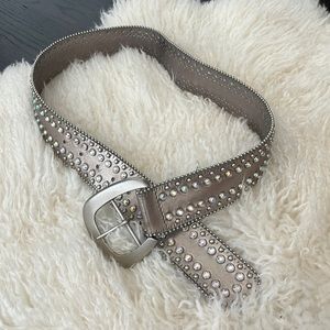 Women’s leather belt